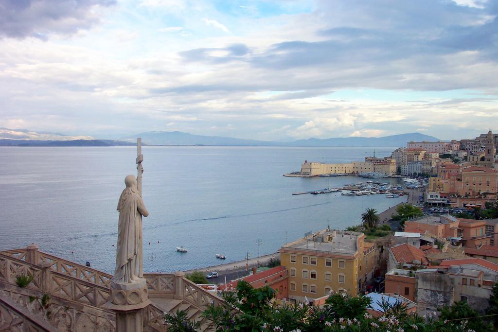 Cento Passi Dal Mare Apartment Gaeta Exterior photo